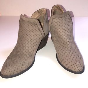 Steve Madden Perforated Suede Bootie Taupe size 8
